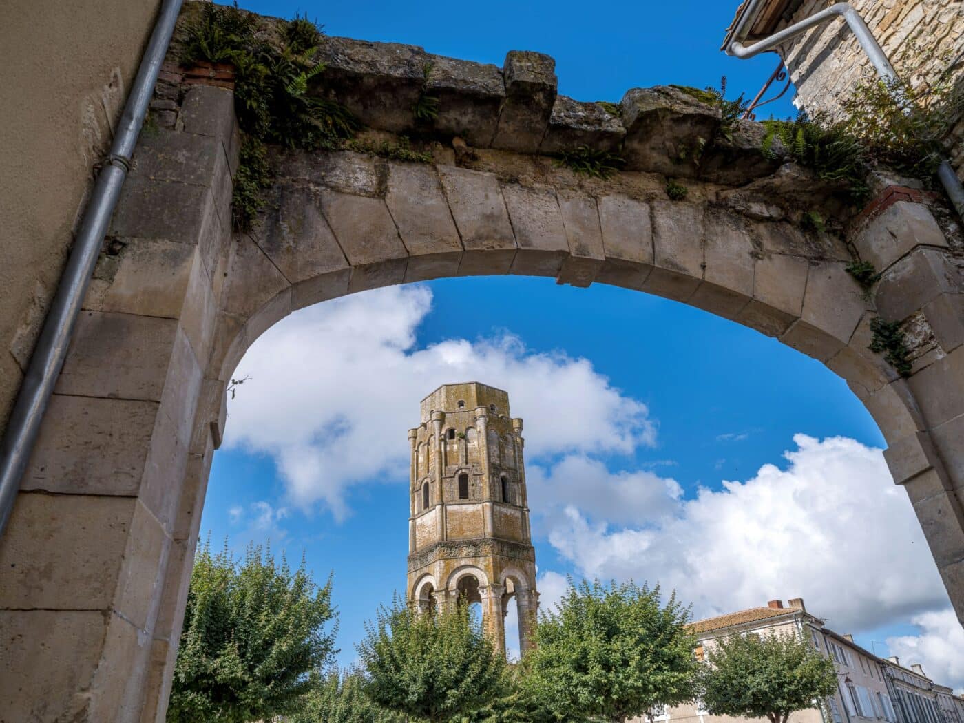 Charroux Petite cité de caractère